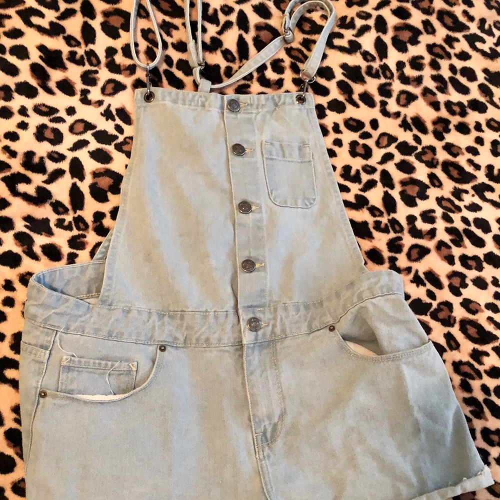 Forever21 super cute overall shorts
